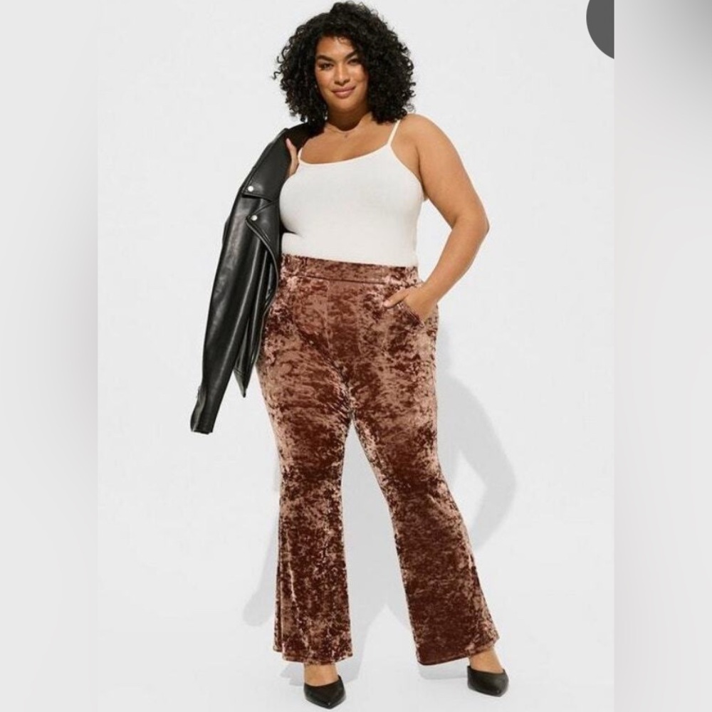 TORRID WOMENS PLUS SIZE CHOCOLATE CRUSHED VELVET STRETCHY FLARE BELLBOTTOMS.SZ 4